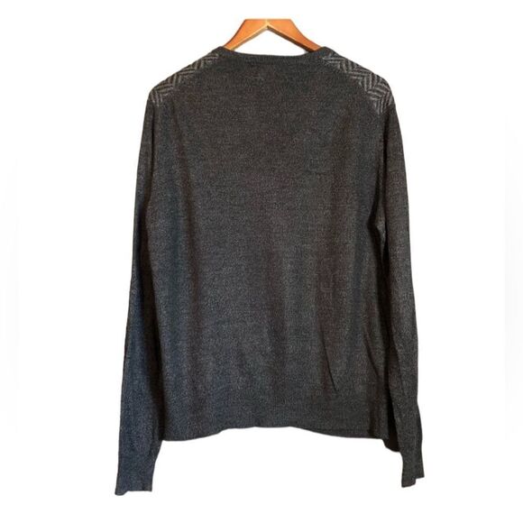 Geoffrey Beene grey v neck sweater. Size medium - Picture 8 of 9